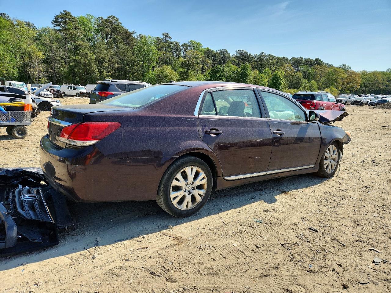 TOYOTA AVALON 2011 — 4