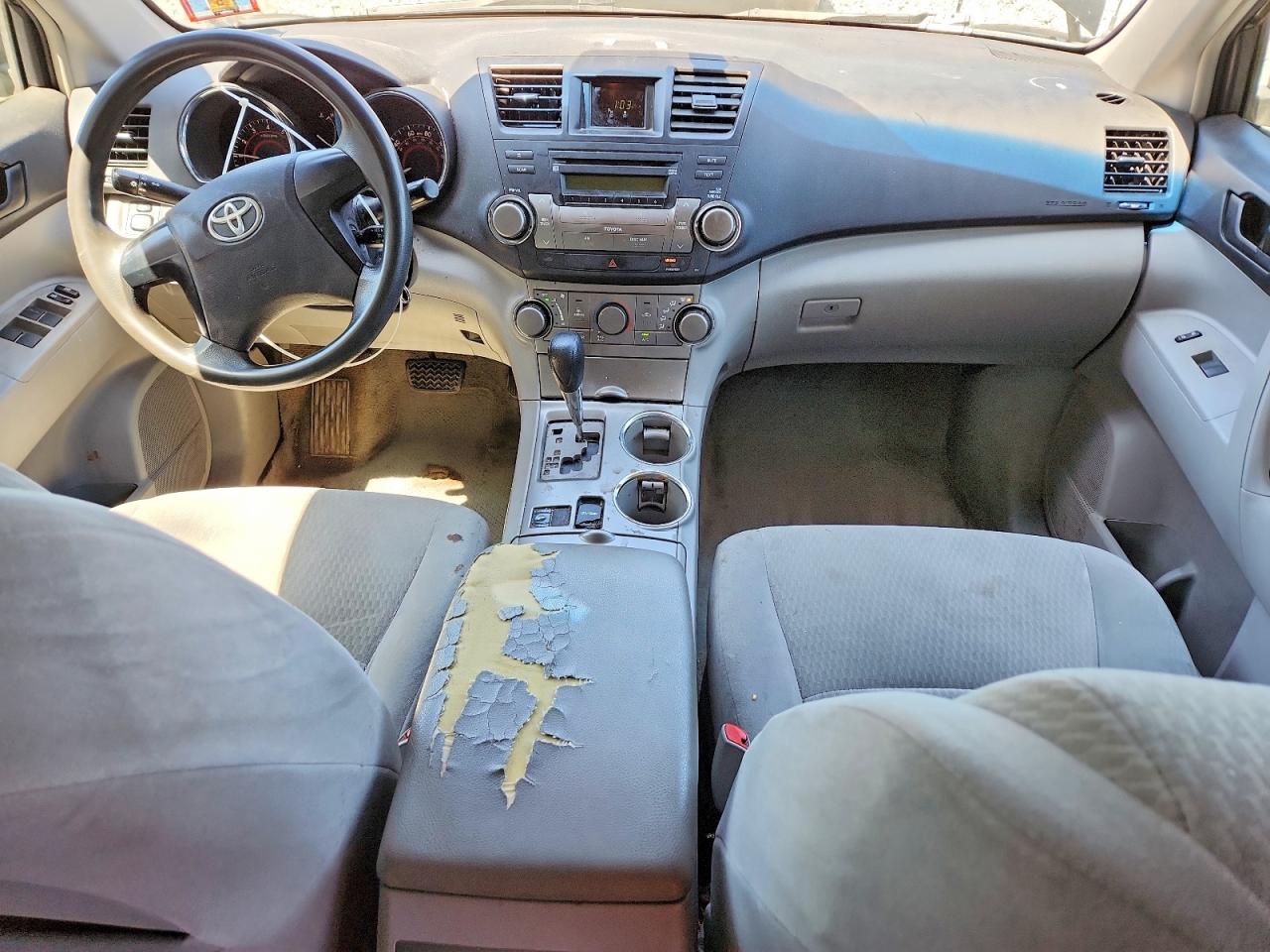 TOYOTA HIGHLANDER 2010 — 9