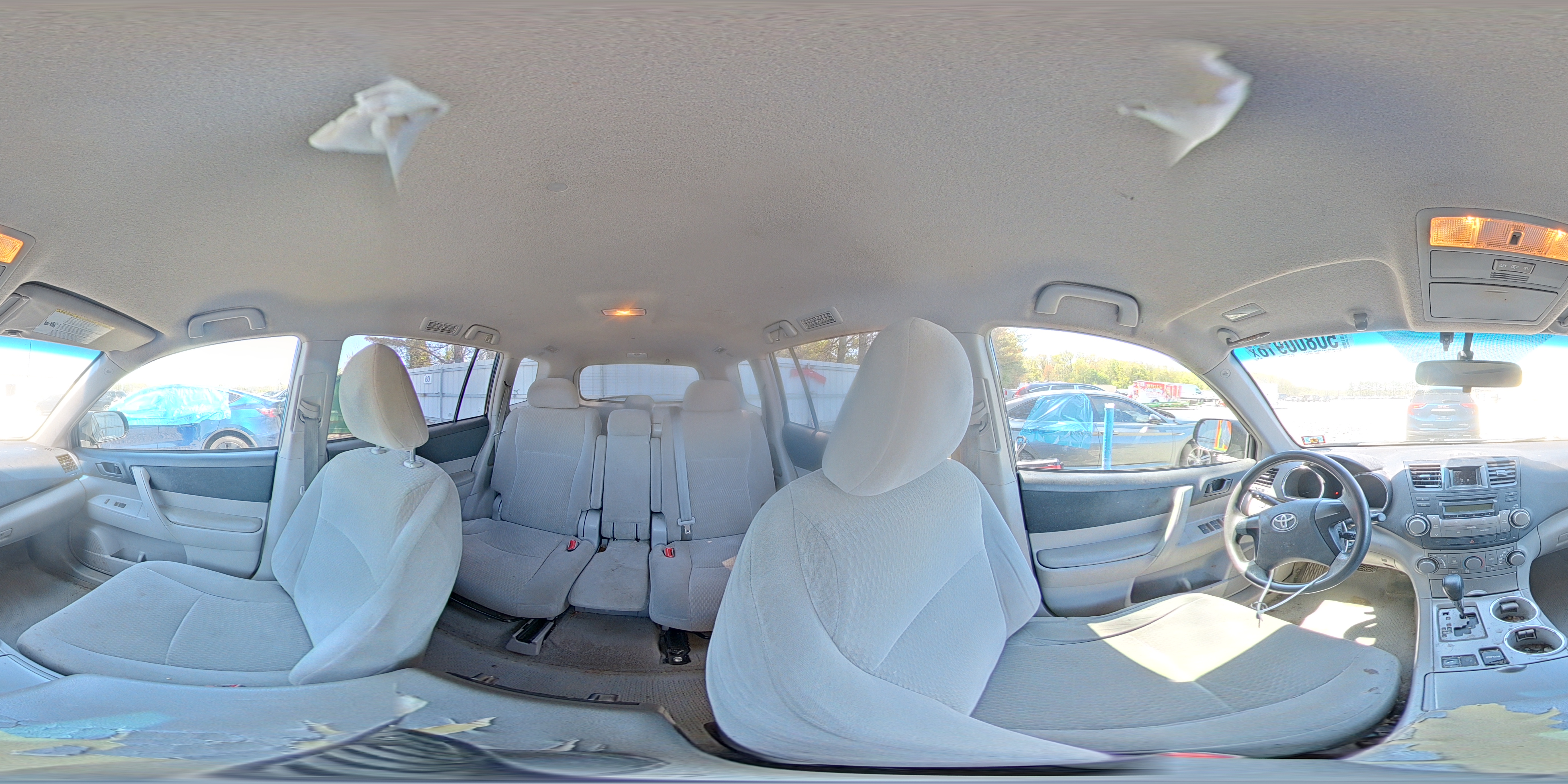 TOYOTA HIGHLANDER 2010 — 15