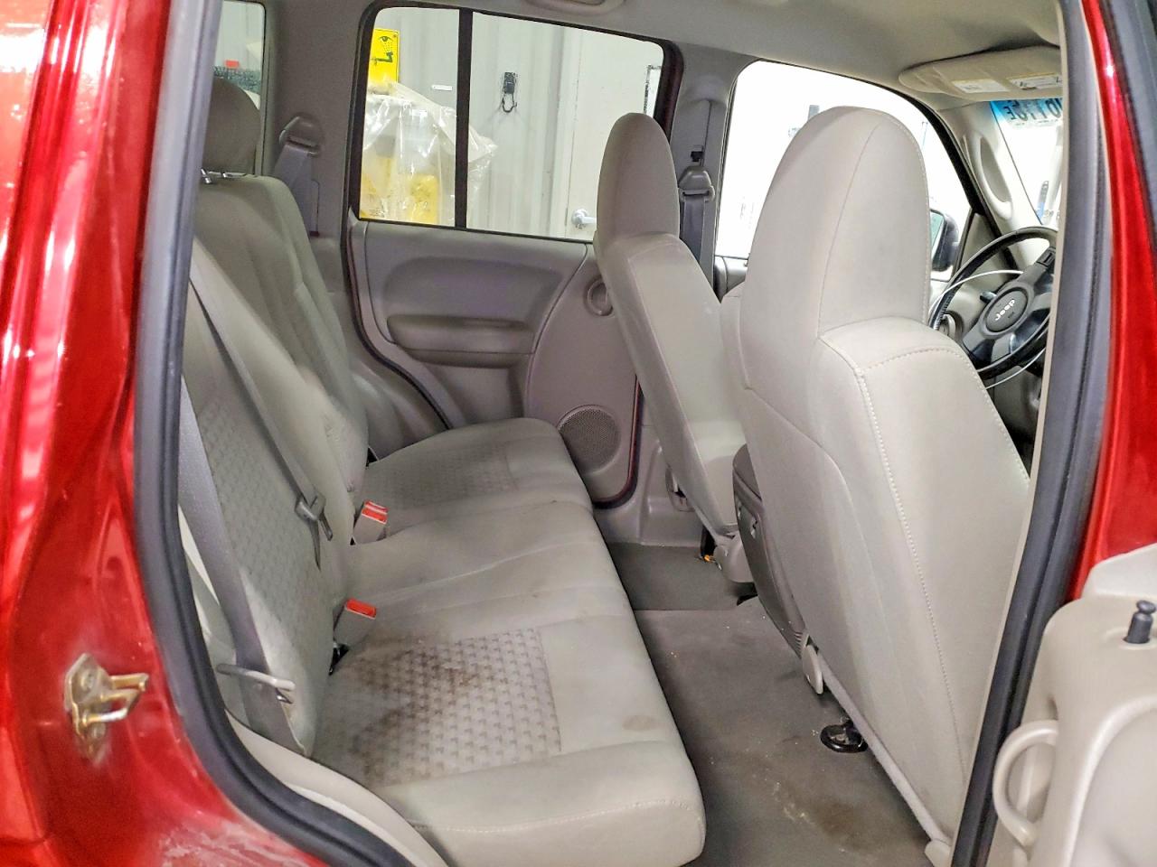 JEEP LIBERTY 2006 — 12