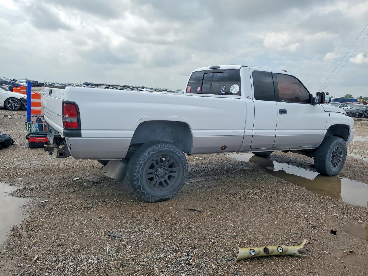 DODGE RAM 2500 2001 — 4
