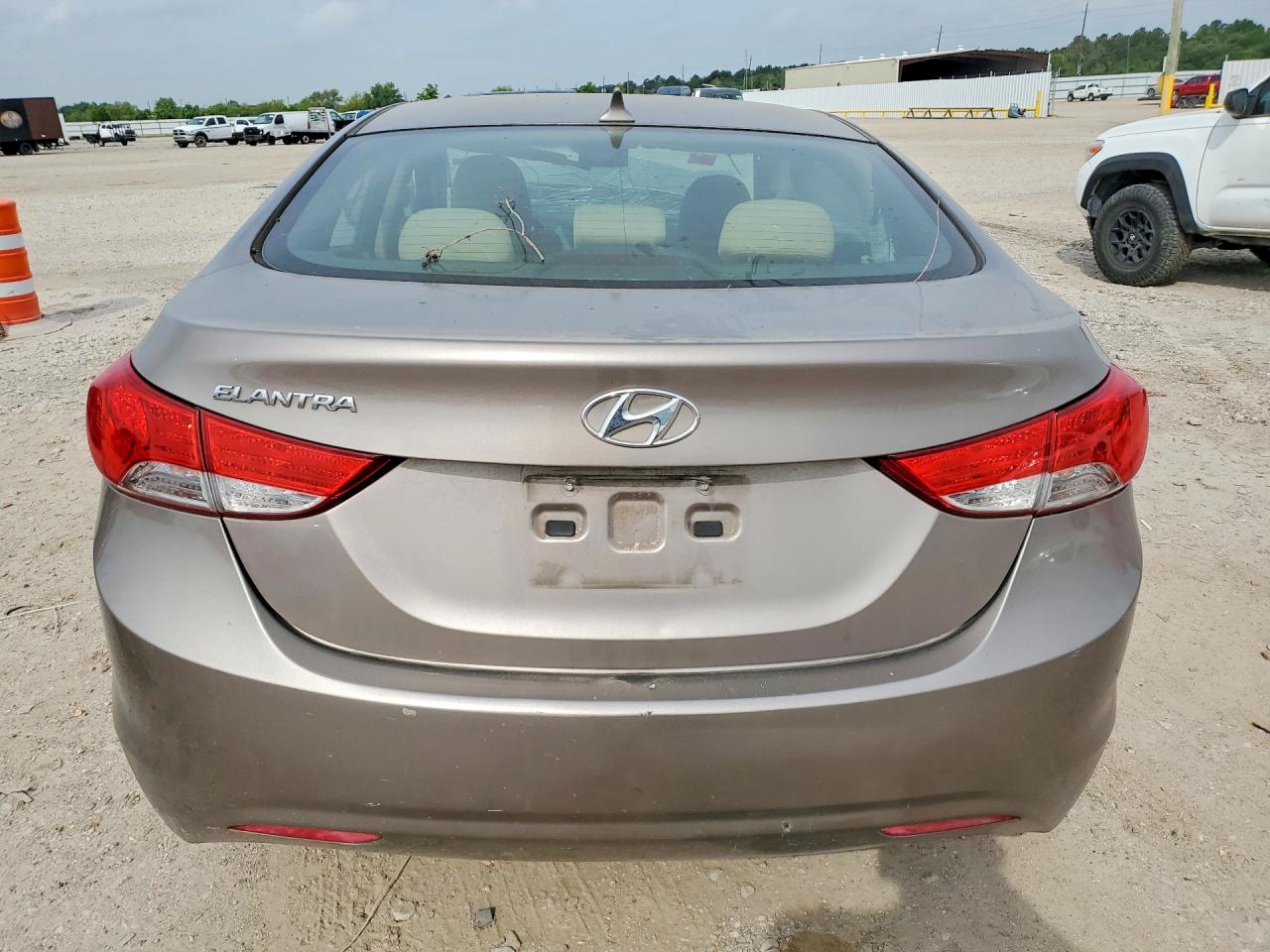 HYUNDAI ELANTRA 2012 — 7