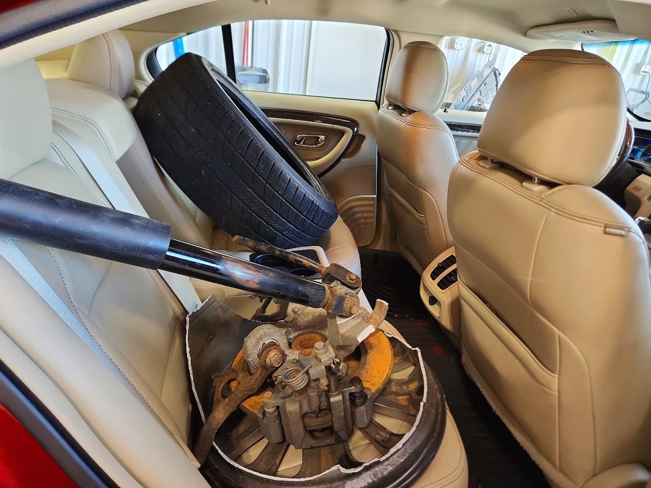 FORD TAURUS 2015 — 11