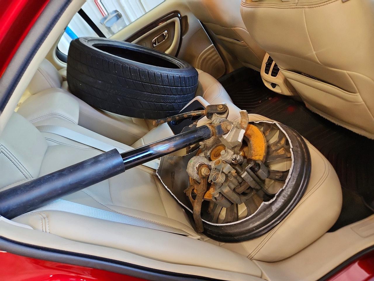 FORD TAURUS 2015 — 13