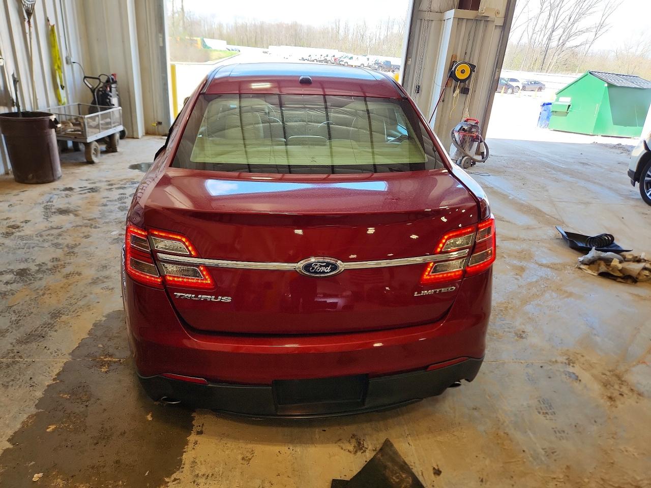 FORD TAURUS 2015 — 7