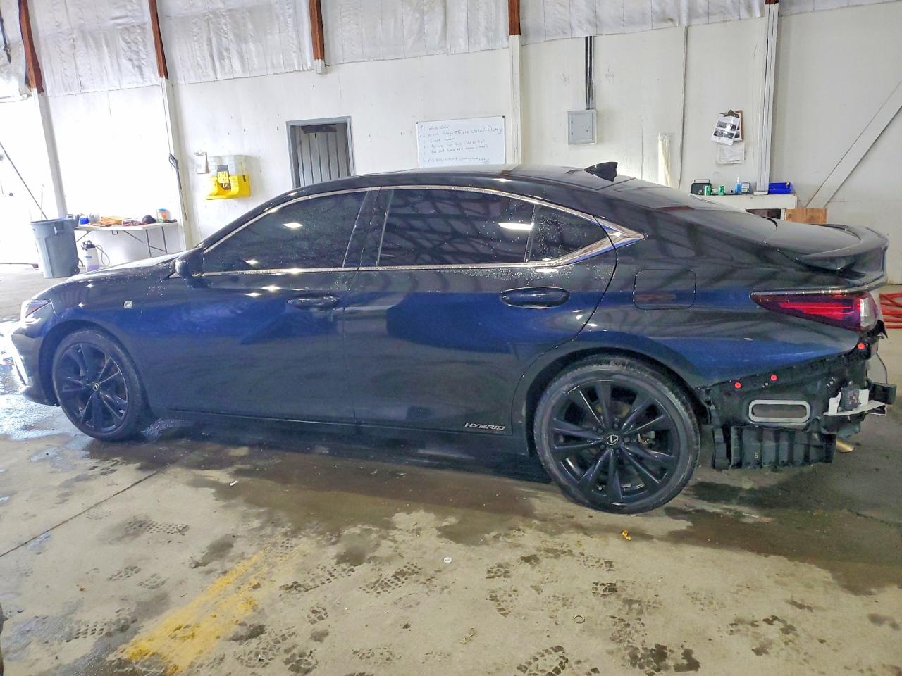 LEXUS ES 300H 2022 — 3