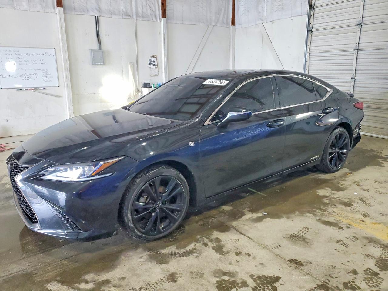 LEXUS ES 300H 2022 — 2