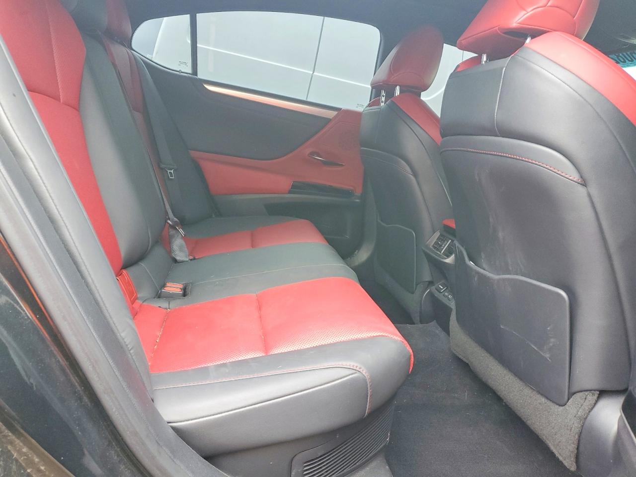LEXUS ES 300H 2022 — 11