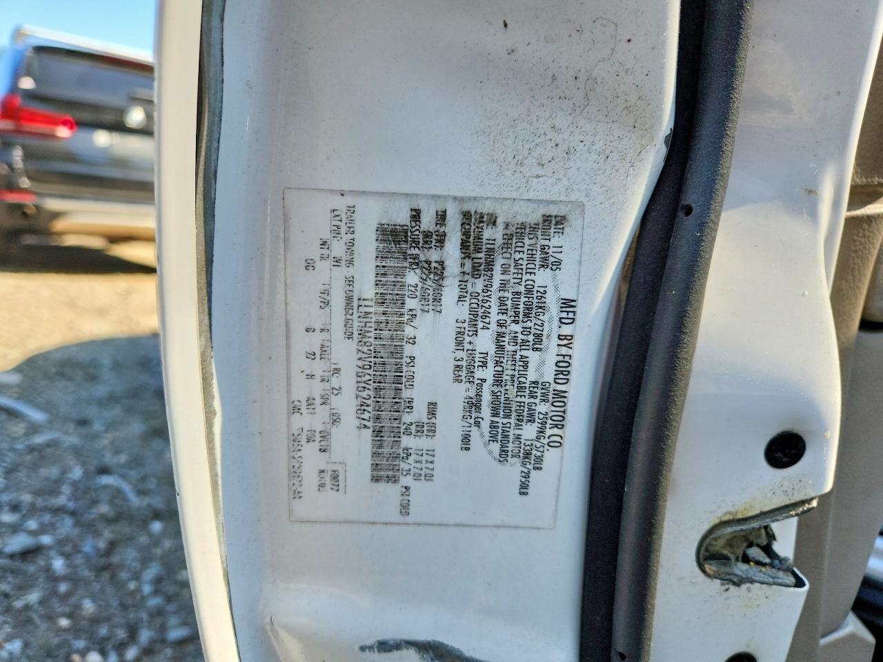LINCOLN TOWN CAR 2006 — 13
