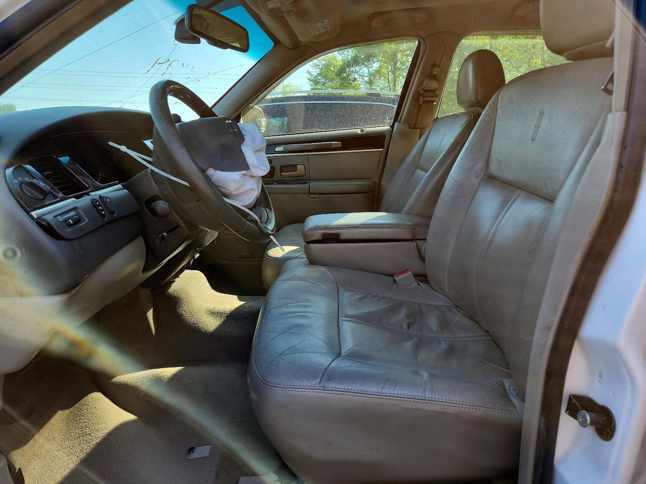 LINCOLN TOWN CAR 2006 — 8