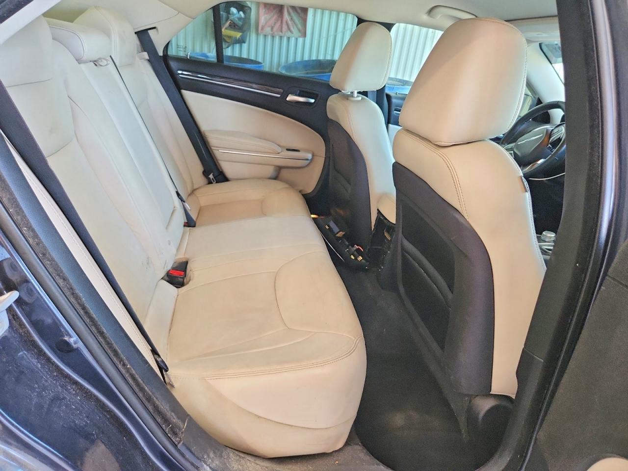 CHRYSLER 300 2015 — 11