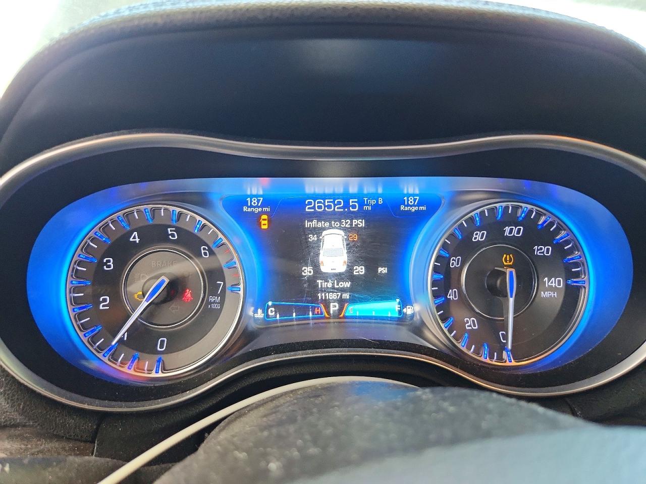 CHRYSLER 300 2015 — 10