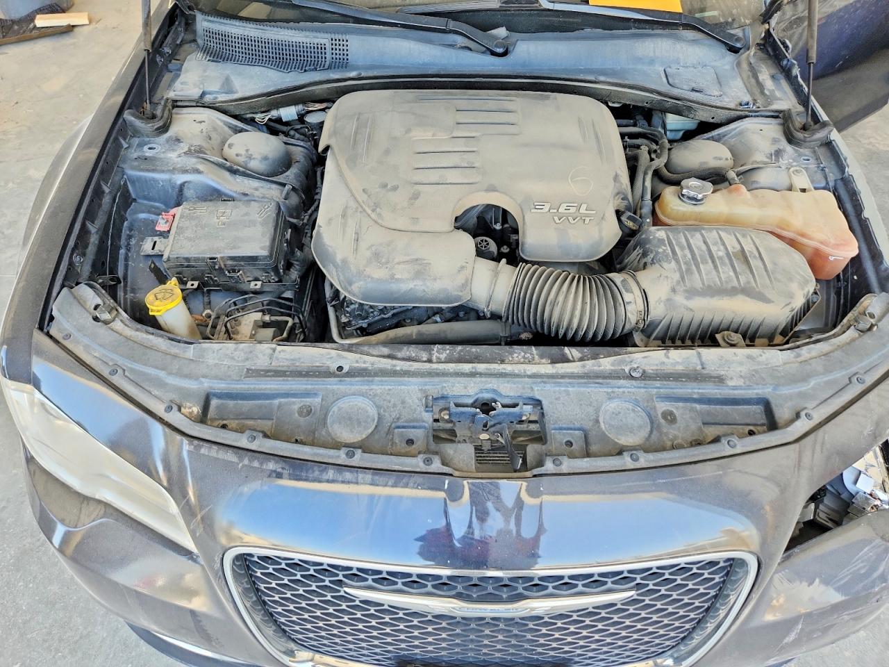 CHRYSLER 300 2015 — 12