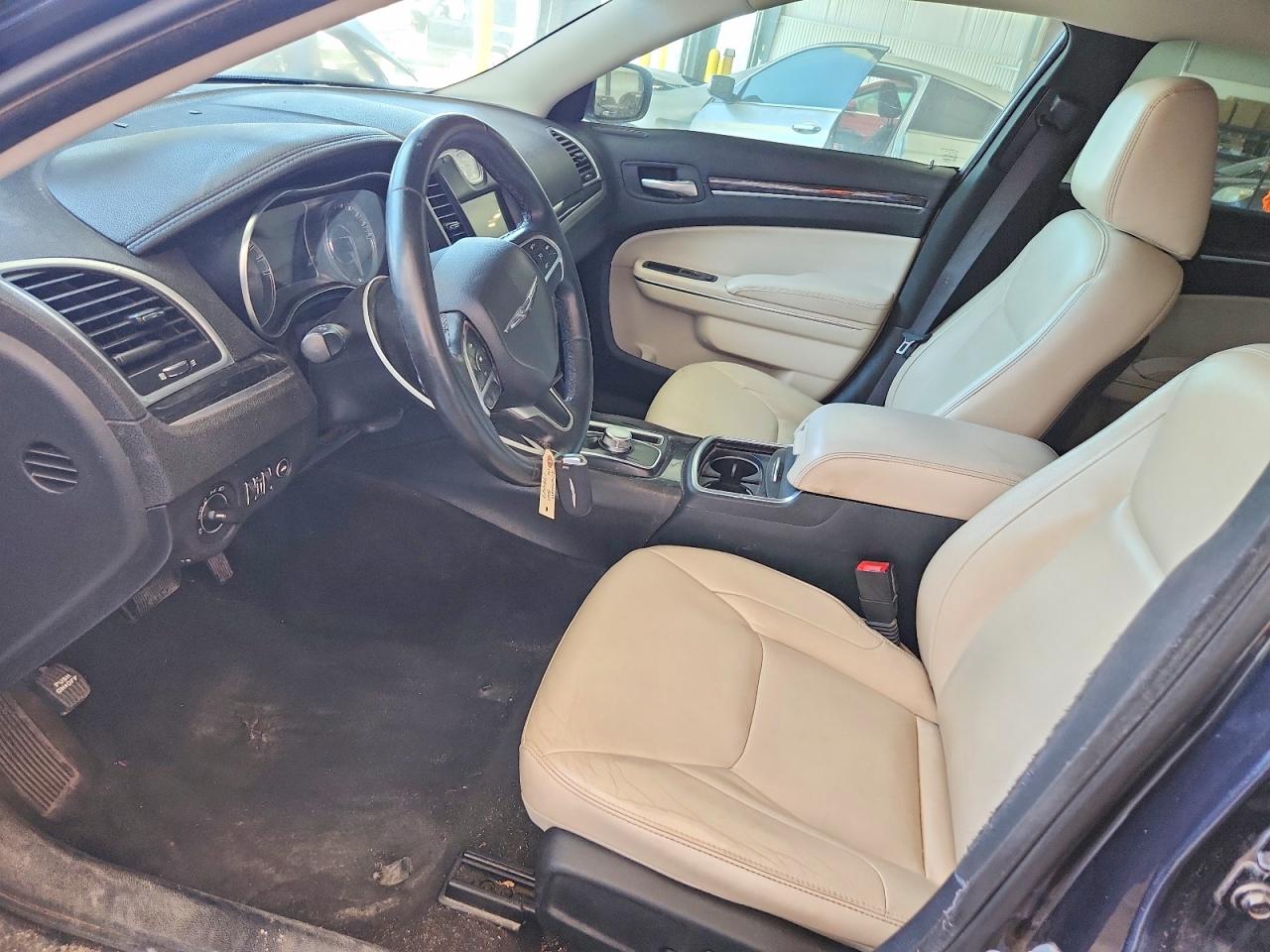 CHRYSLER 300 2015 — 8