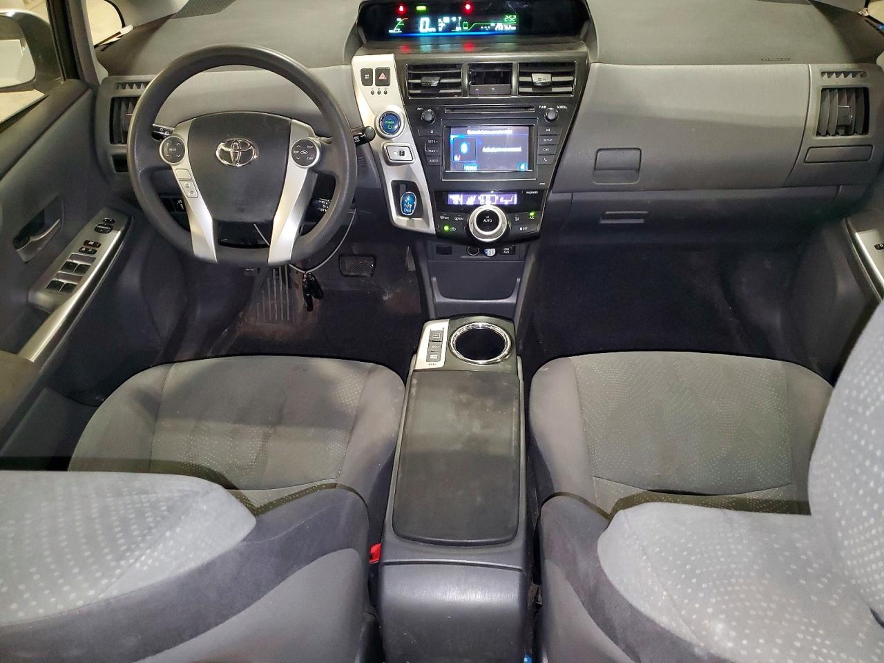 TOYOTA PRIUS V 2012 — 9