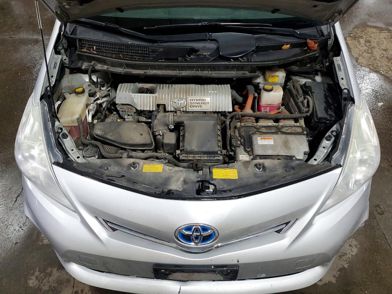 TOYOTA PRIUS V 2012 — 13