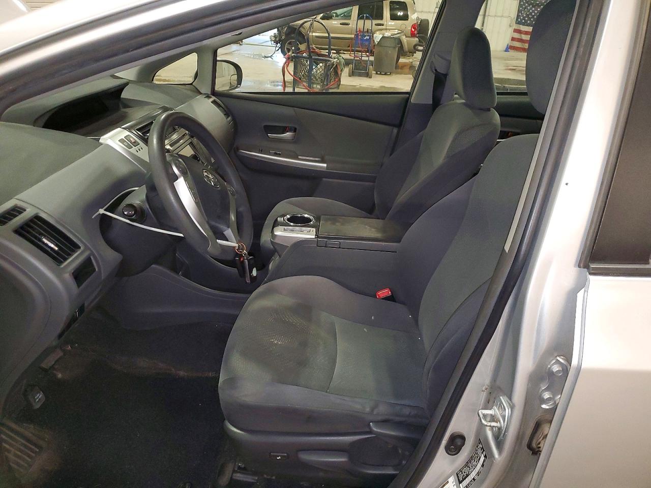 TOYOTA PRIUS V 2012 — 8