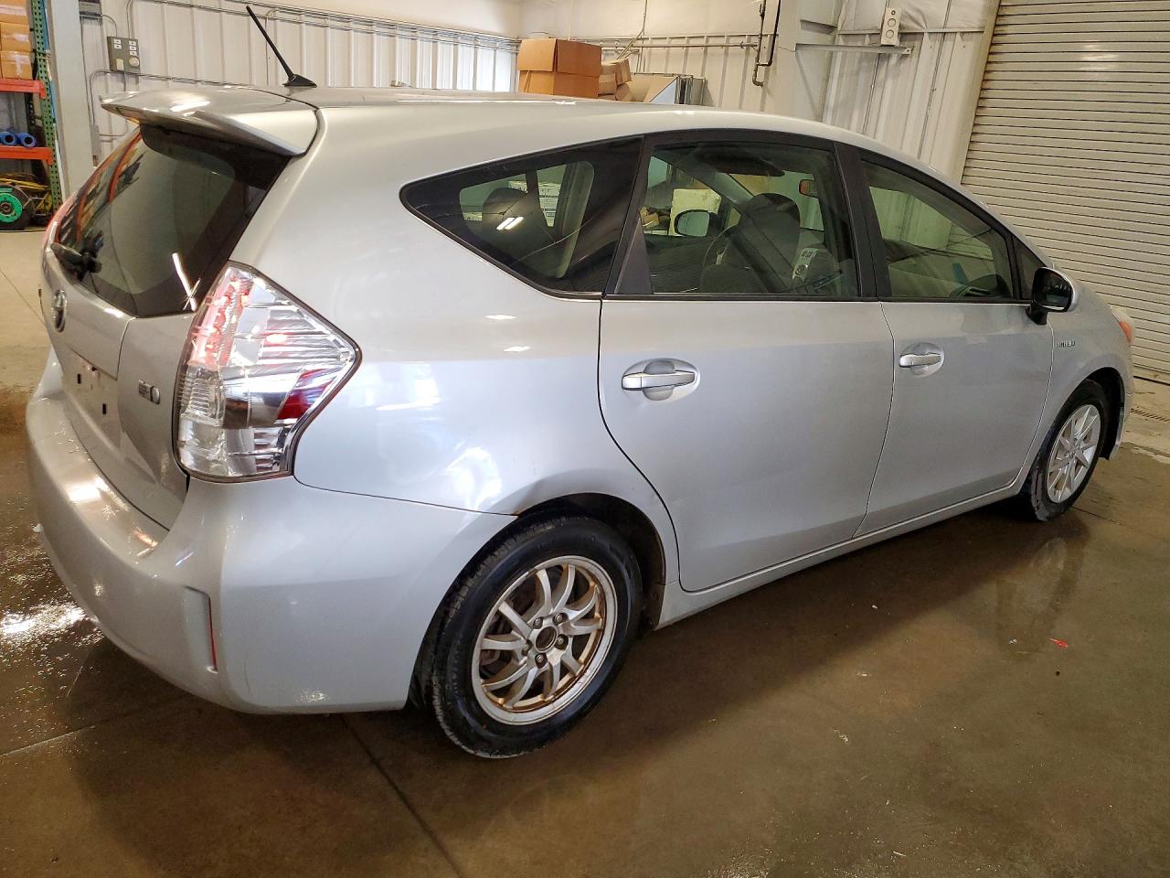 TOYOTA PRIUS V 2012 — 4