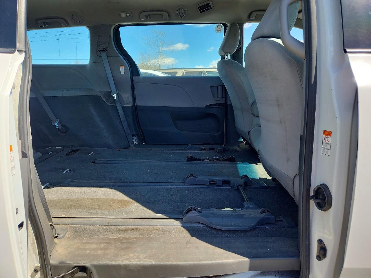 TOYOTA SIENNA 2017 — 12