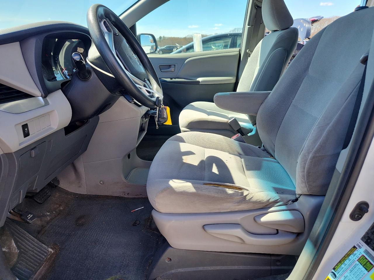 TOYOTA SIENNA 2017 — 8