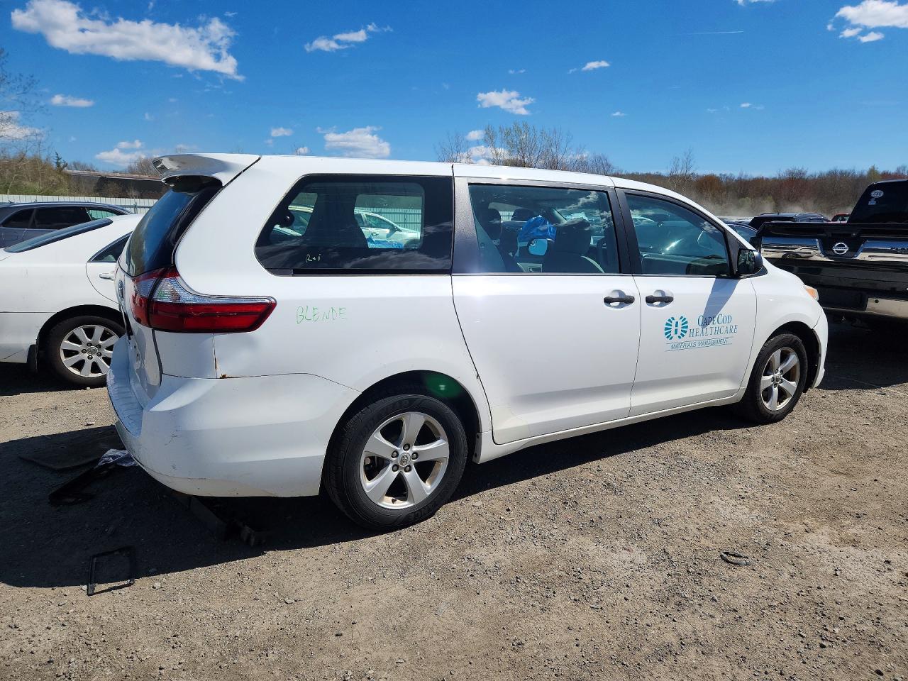 TOYOTA SIENNA 2017 — 4