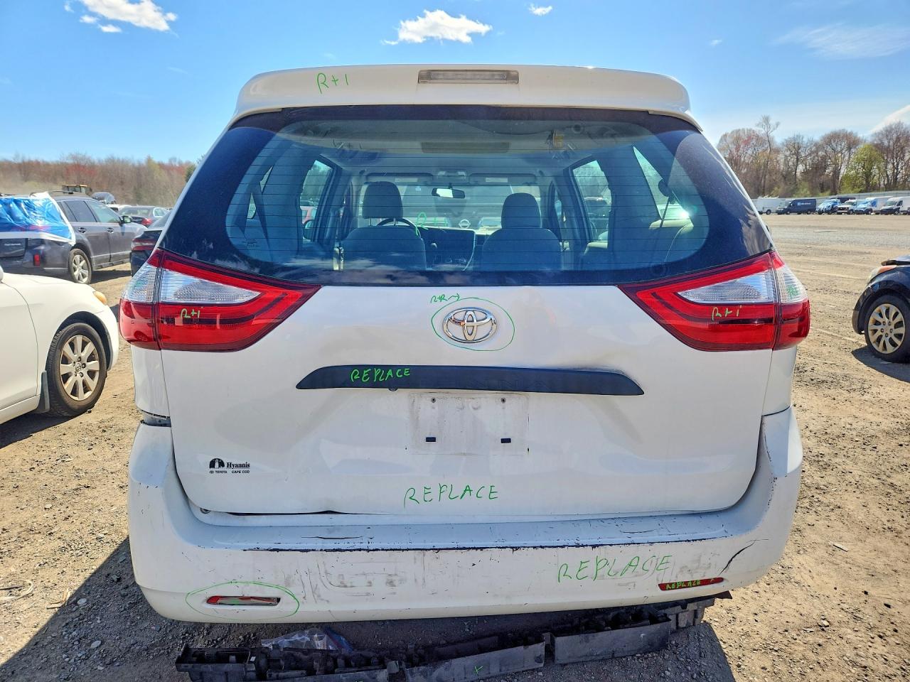 TOYOTA SIENNA 2017 — 7