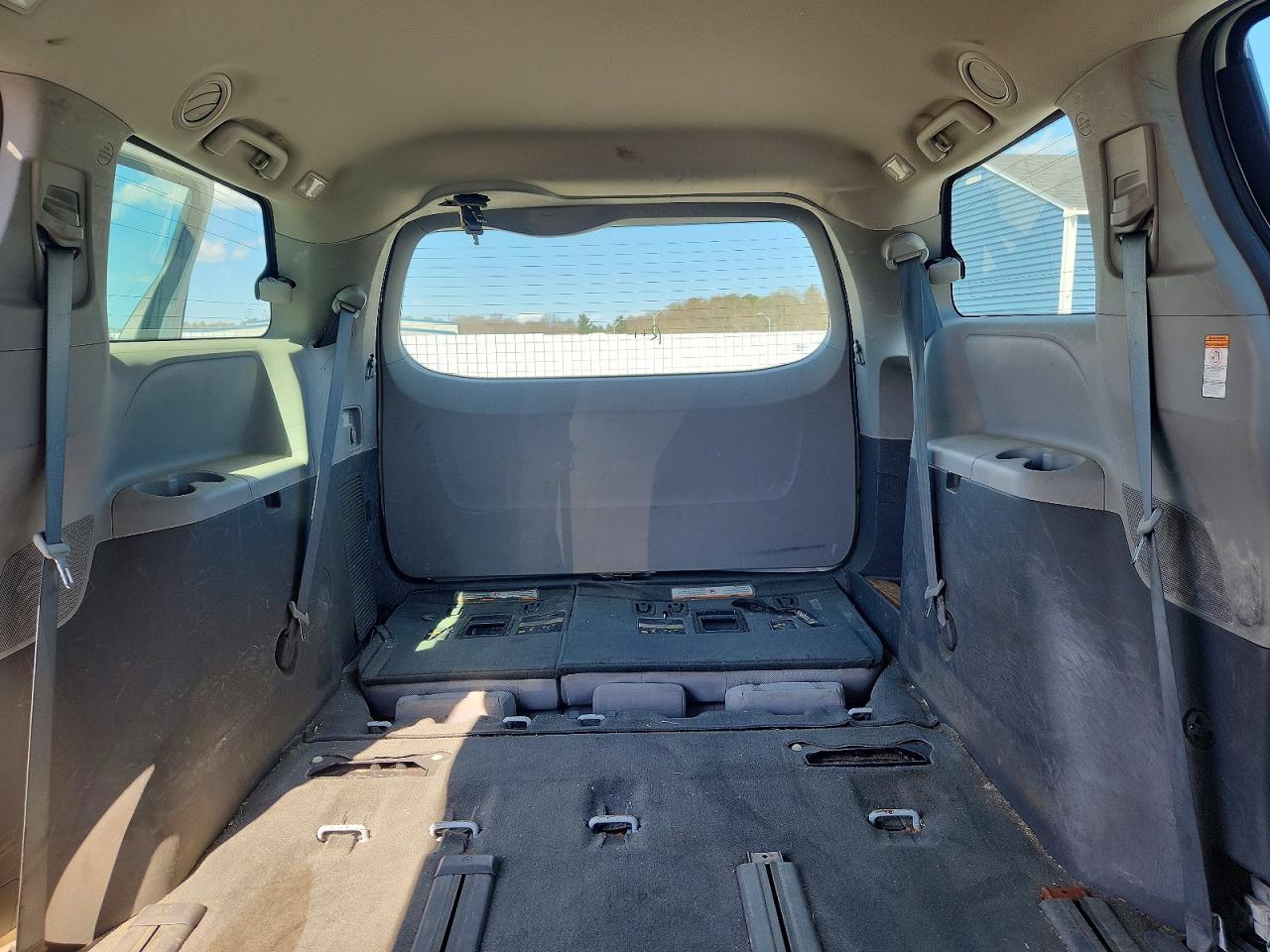TOYOTA SIENNA 2017 — 11