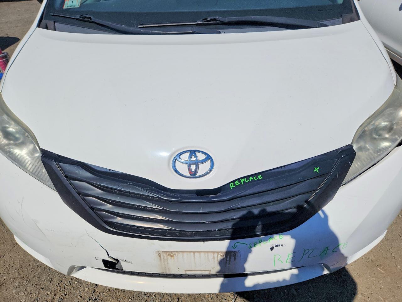 TOYOTA SIENNA 2017 — 13