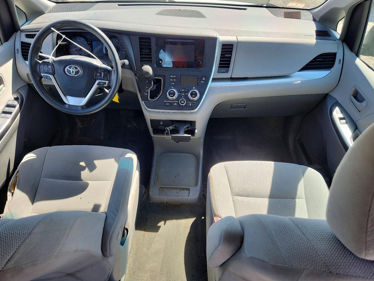 TOYOTA SIENNA 2017 — 9