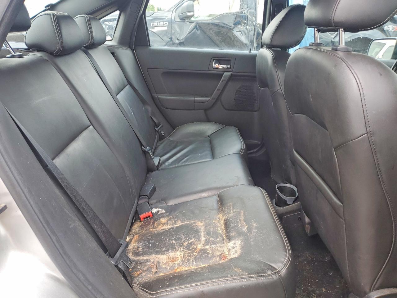 FORD FOCUS 2010 — 11