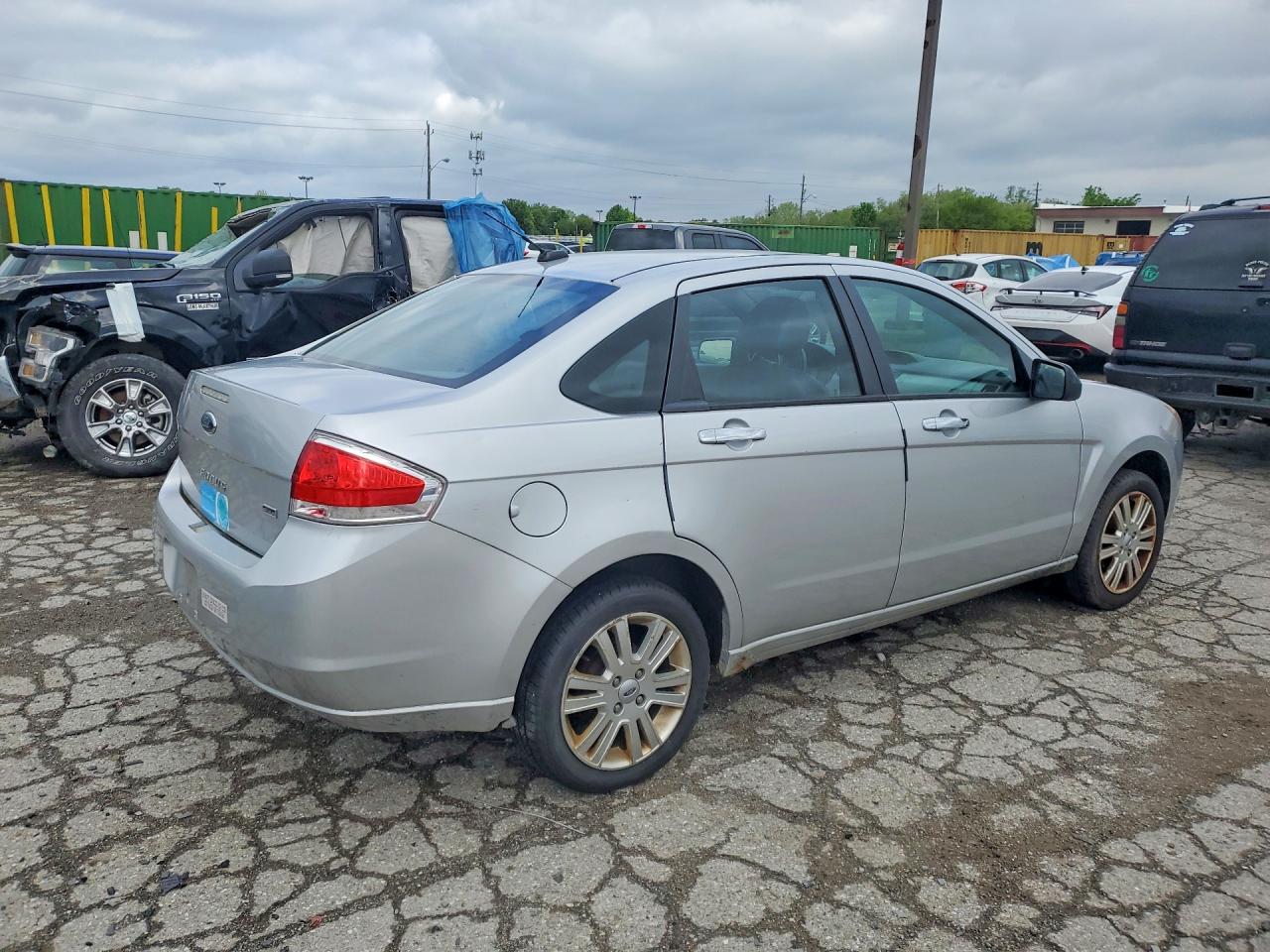 FORD FOCUS 2010 — 4
