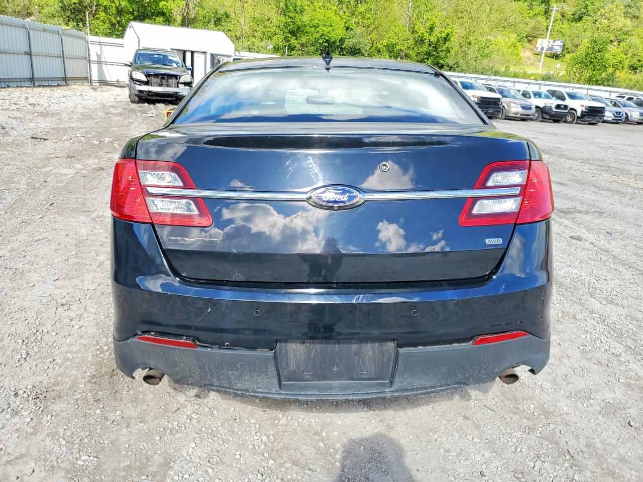 FORD TAURUS 2015 — 7