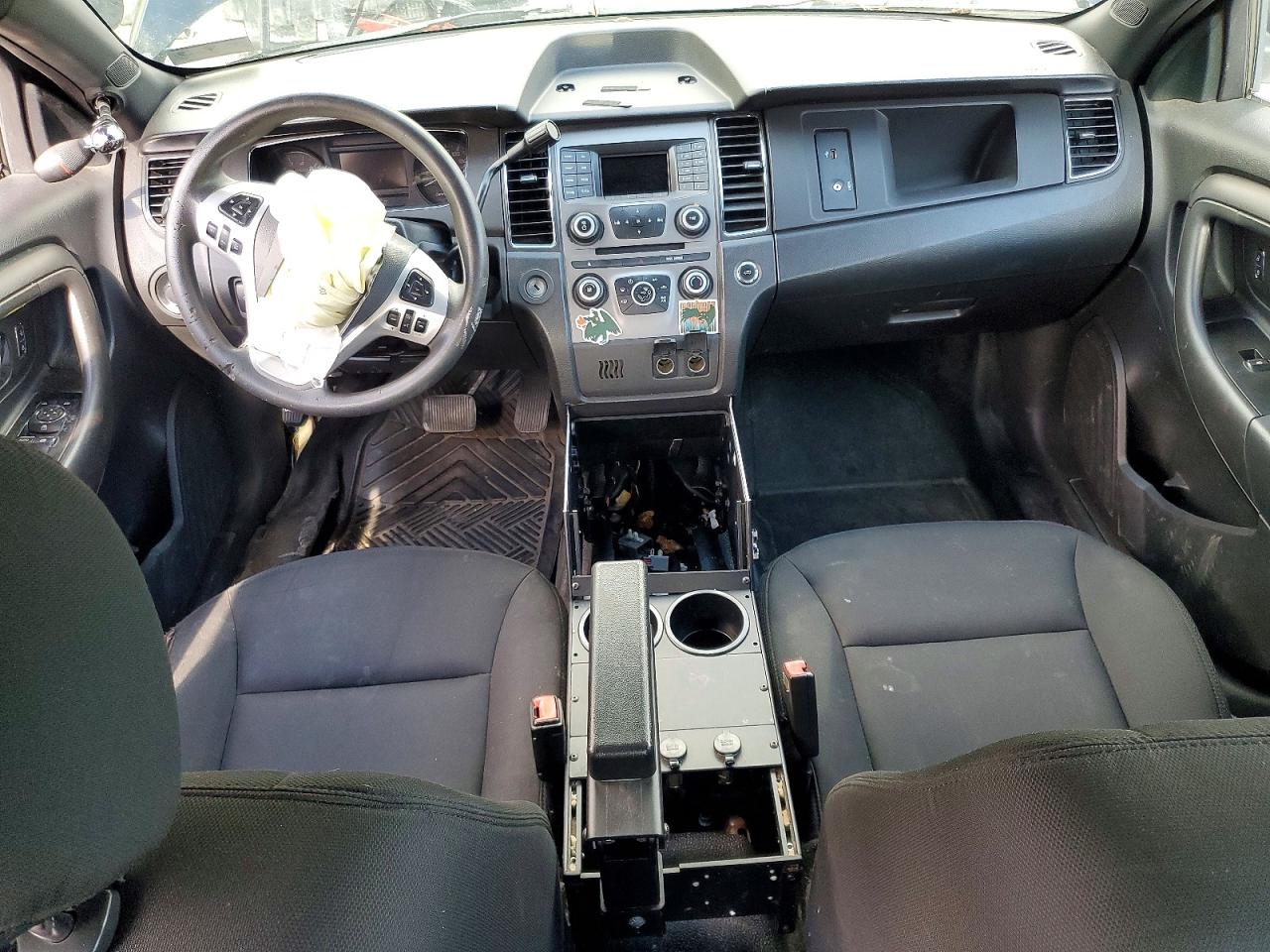 FORD TAURUS 2015 — 9