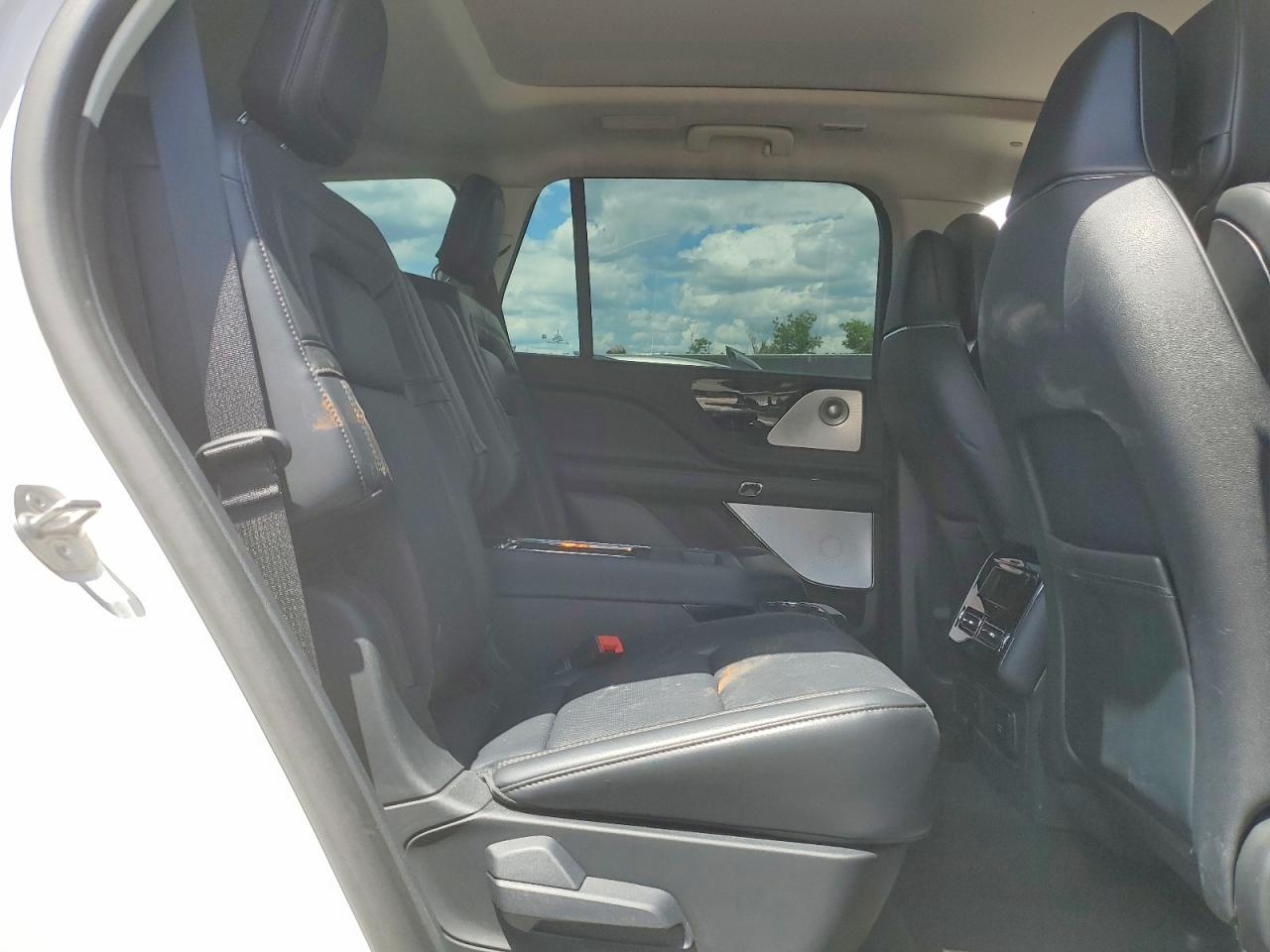 LINCOLN AVIATOR 2025 — 12