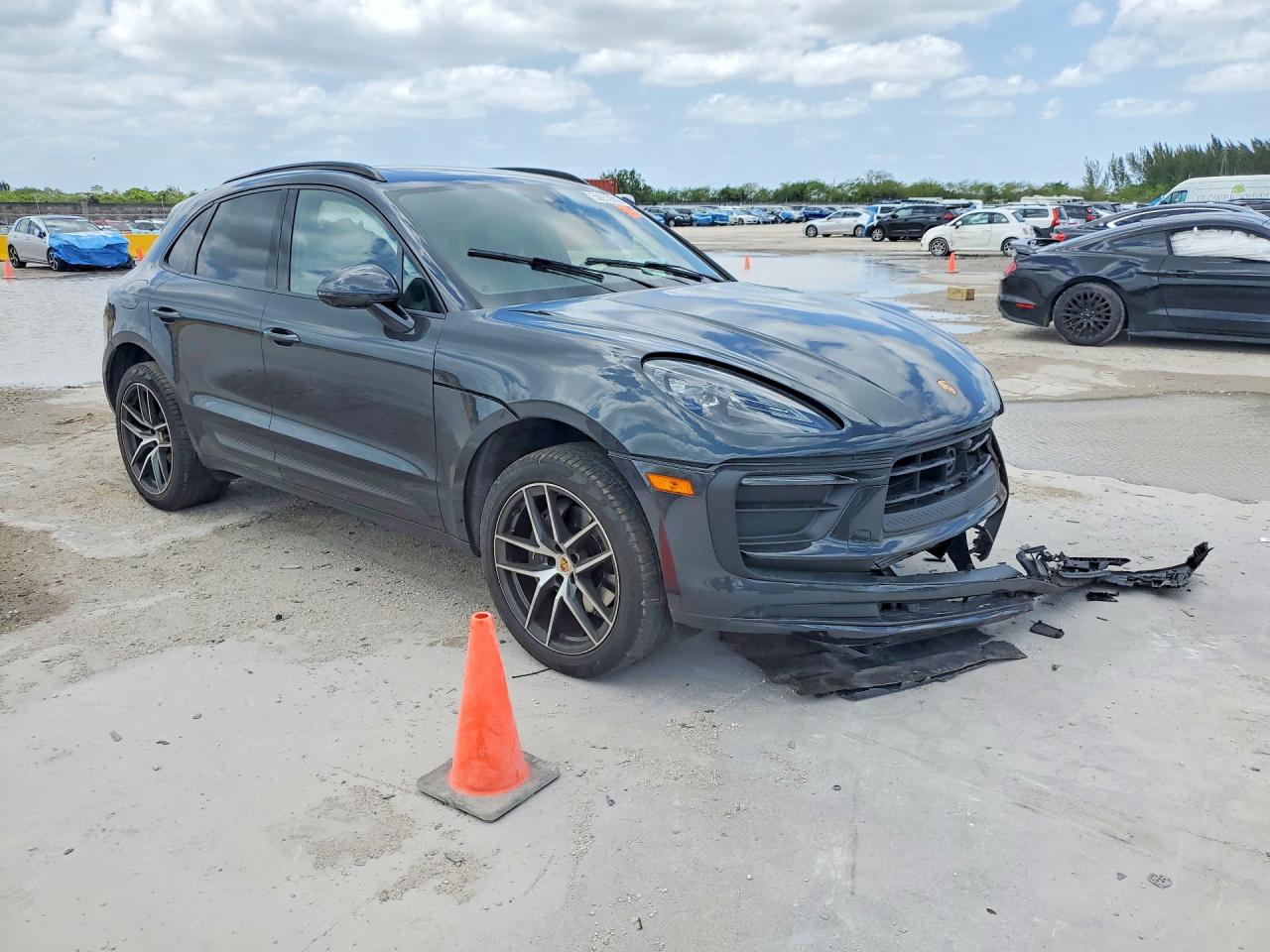 2024 PORSCHE MACAN BASE