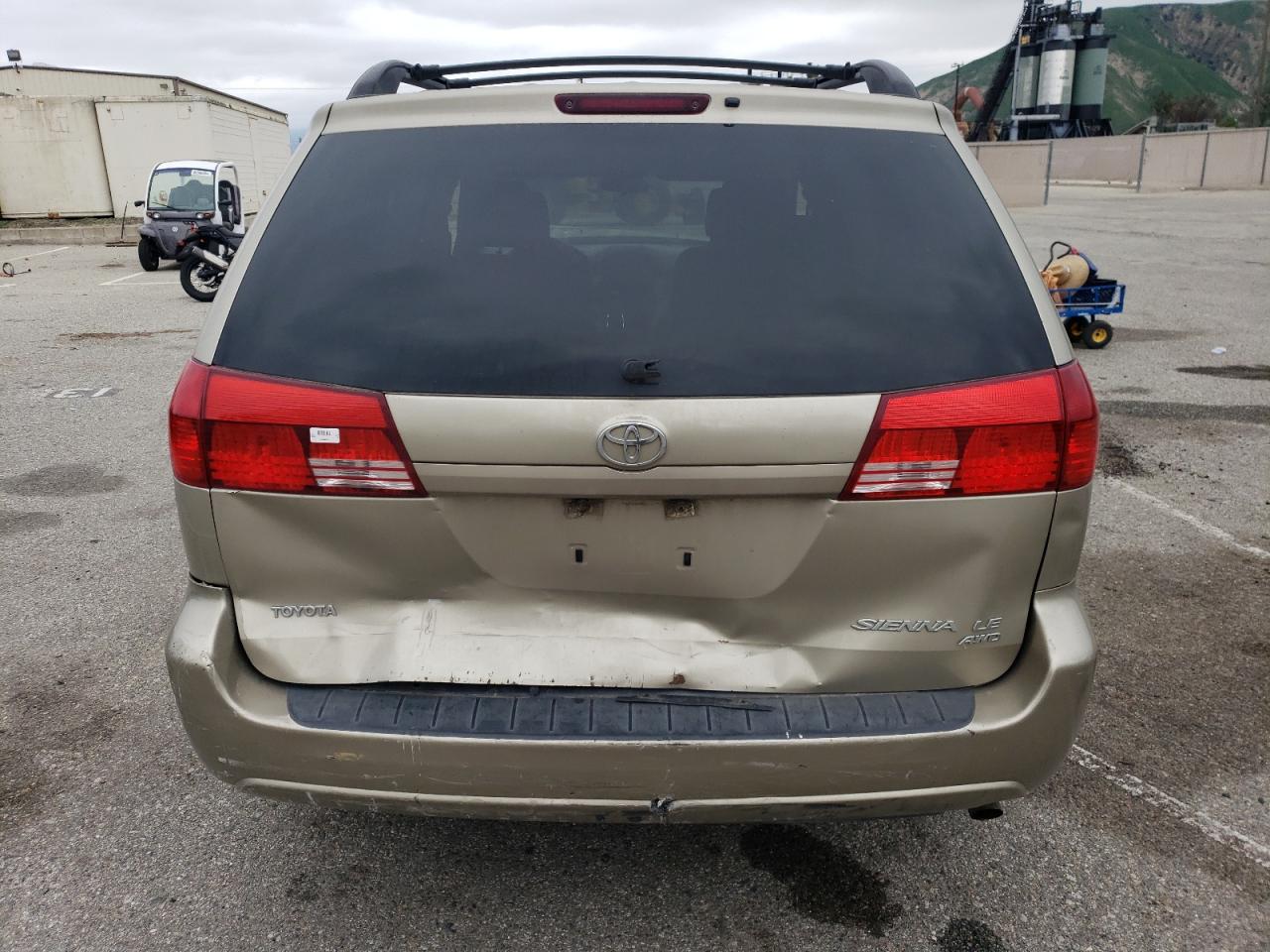TOYOTA SIENNA 2004 — 7