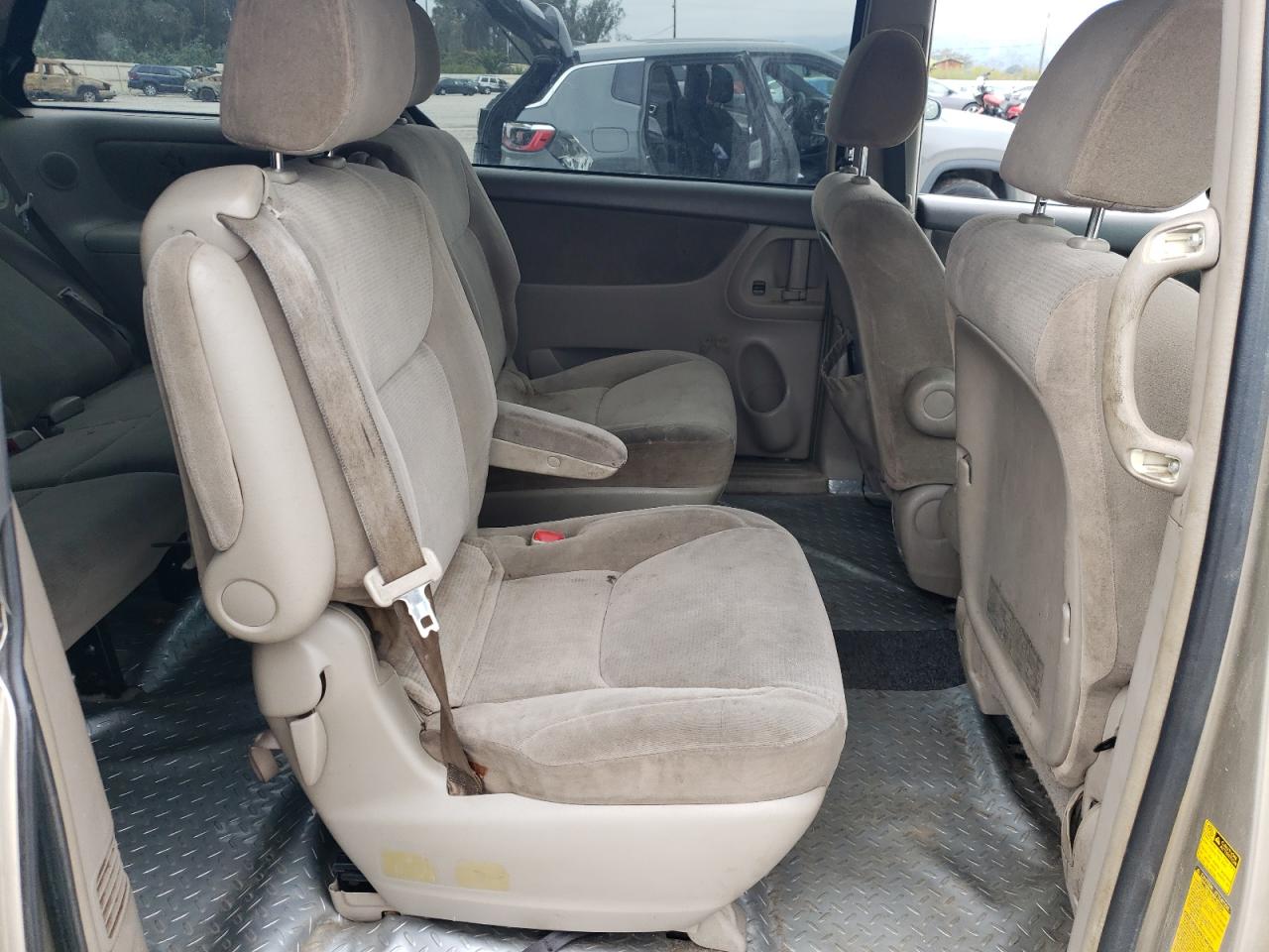 TOYOTA SIENNA 2004 — 12