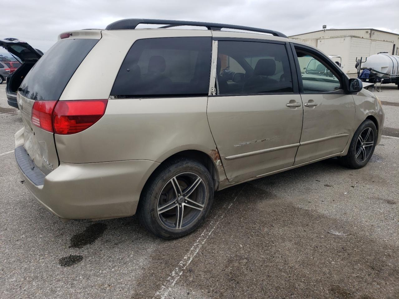 TOYOTA SIENNA 2004 — 4