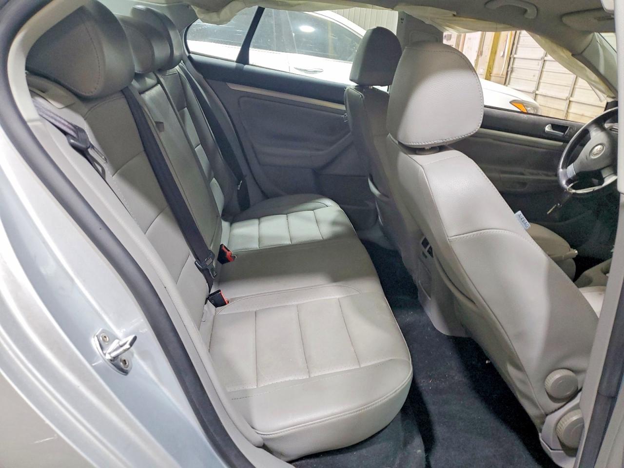 VOLKSWAGEN JETTA 2008 — 11