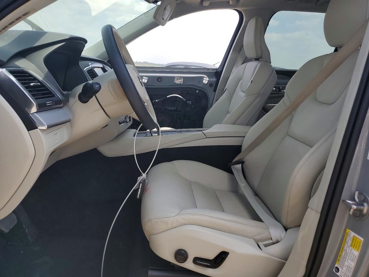 VOLVO XC90 2025 — 8