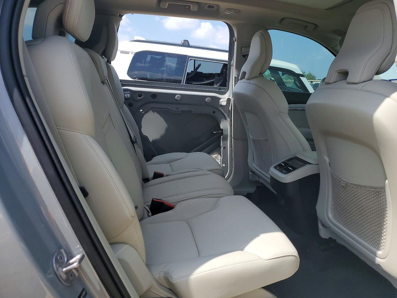 VOLVO XC90 2025 — 11
