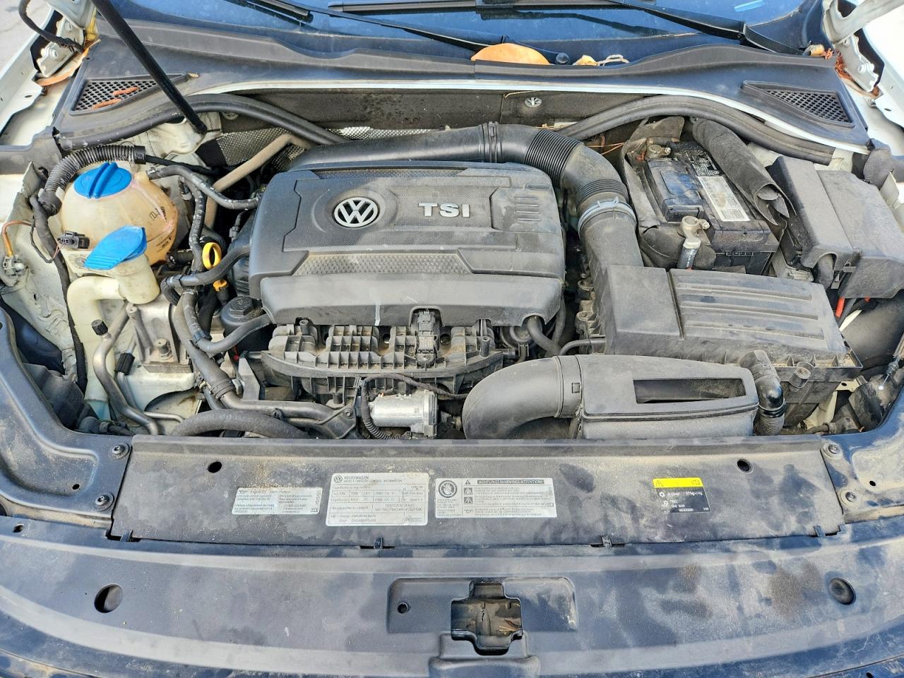 VOLKSWAGEN PASSAT 2016 — 12