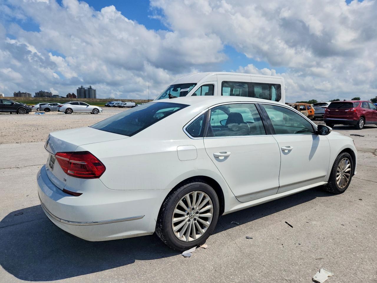 VOLKSWAGEN PASSAT 2016 — 4