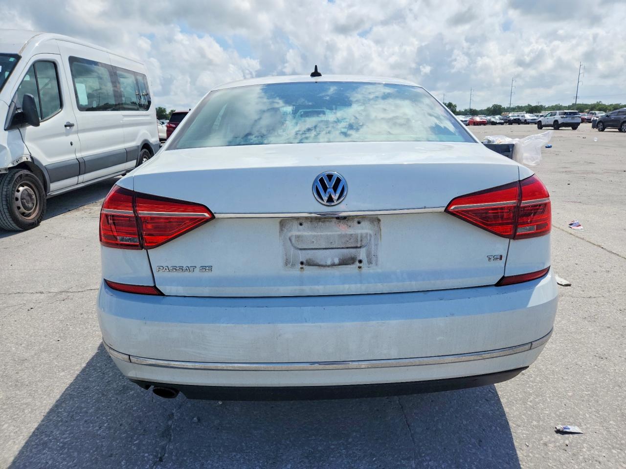 VOLKSWAGEN PASSAT 2016 — 7