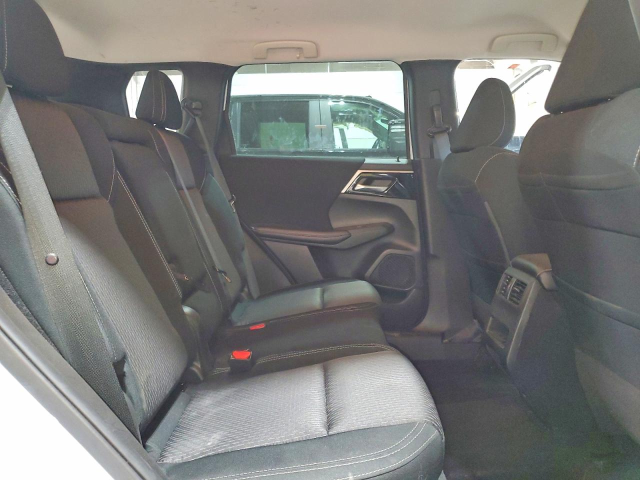 MITSUBISHI OUTLANDER 2023 — 12