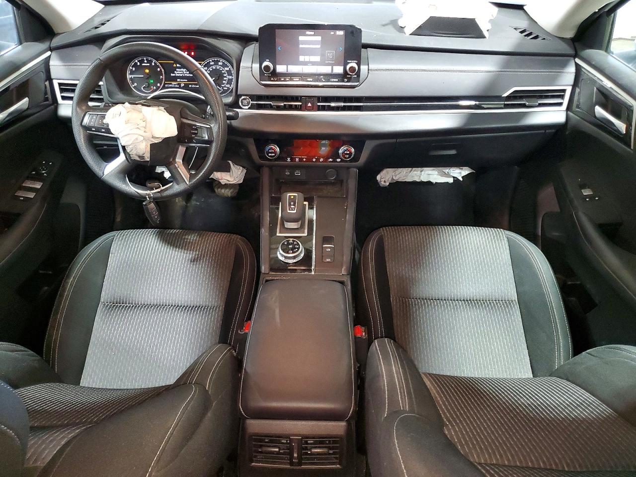 MITSUBISHI OUTLANDER 2023 — 9