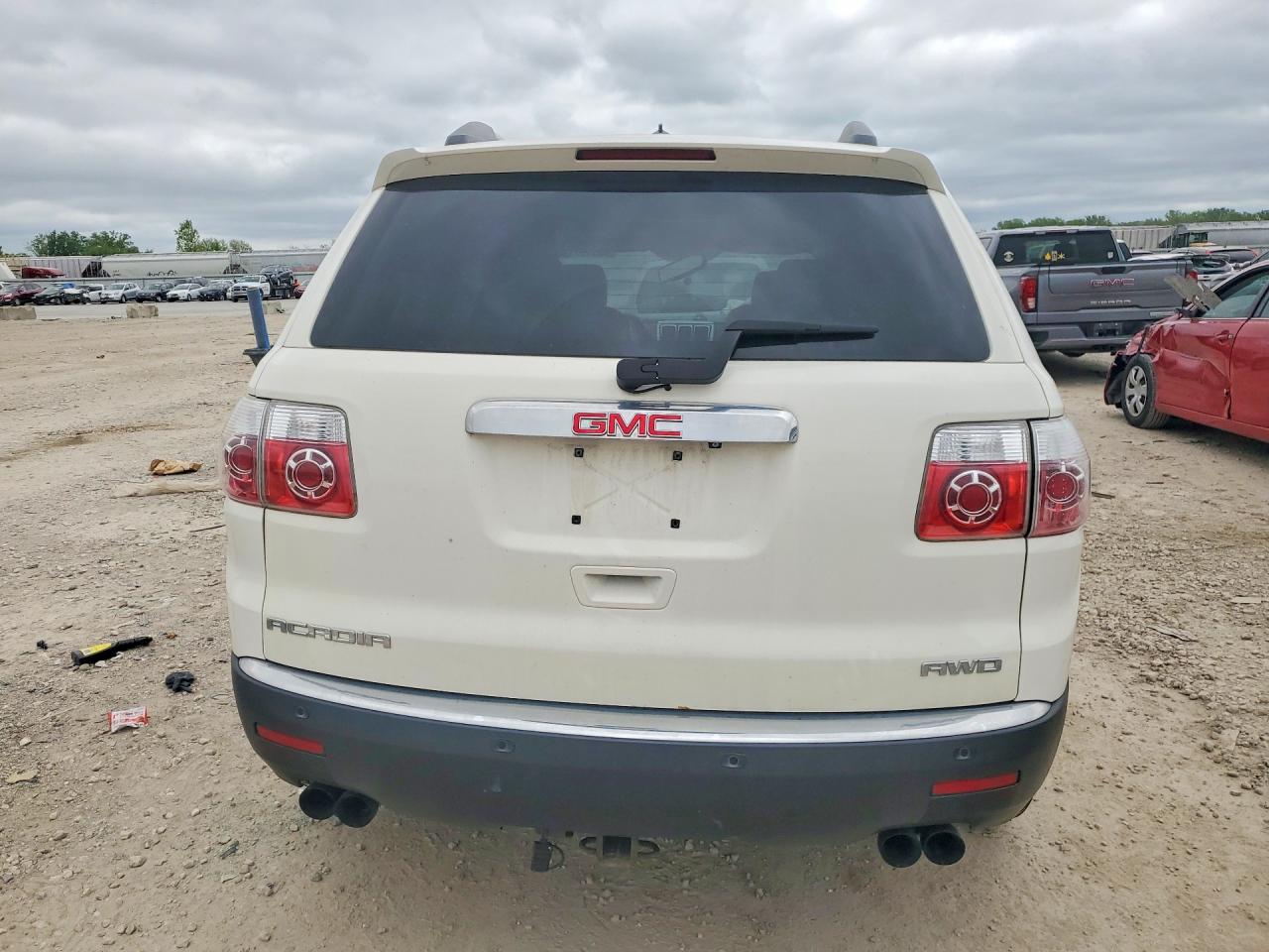 GMC ACADIA 2011 — 7