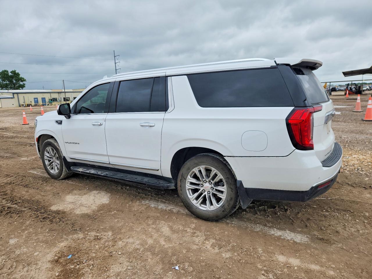 GMC YUKON XL 2021 — 3