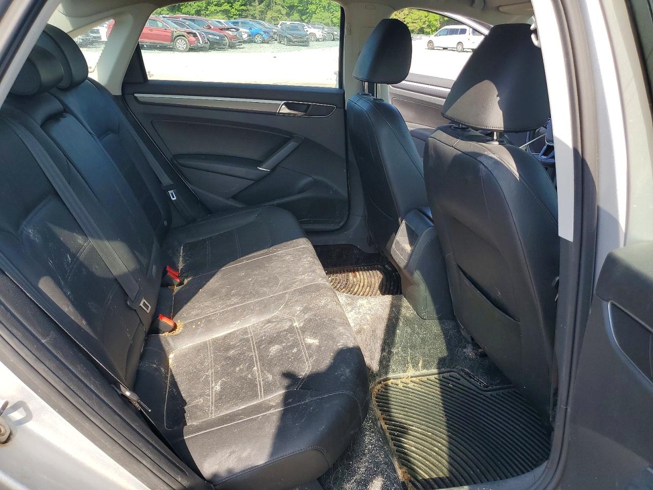 VOLKSWAGEN PASSAT 2018 — 11