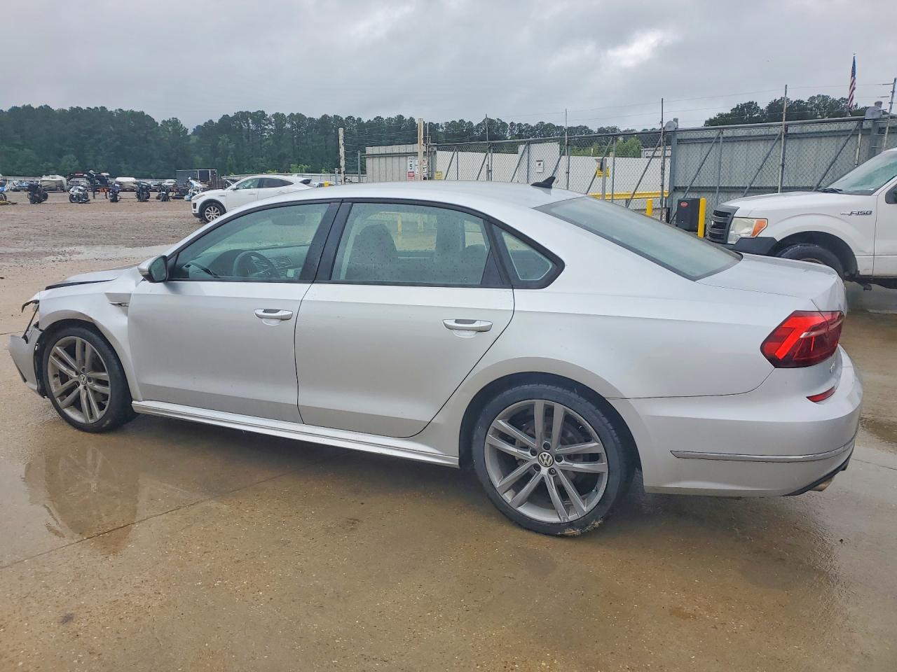 VOLKSWAGEN PASSAT 2018 — 3